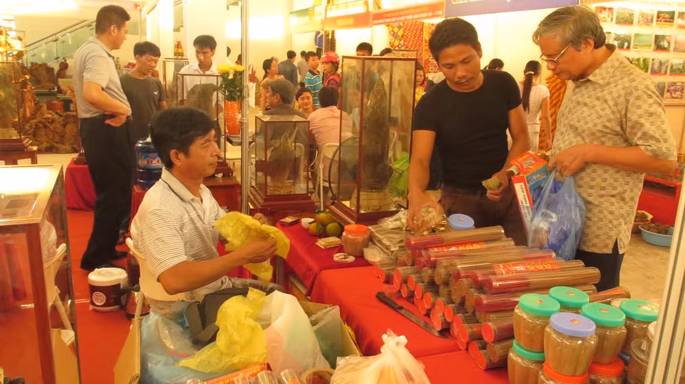 Sôi động Hội chợ thương mại-du lịch quốc tế Việt-Trung 2015 ảnh 1