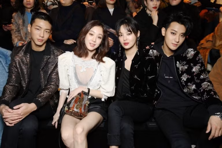 Phong cách siêu chất của dàn sao trên hàng ghế đầu show Saint Laurent ảnh 15