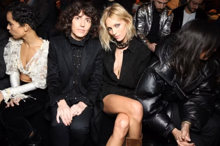 Phong cách siêu chất của dàn sao trên hàng ghế đầu show Saint Laurent ảnh 14