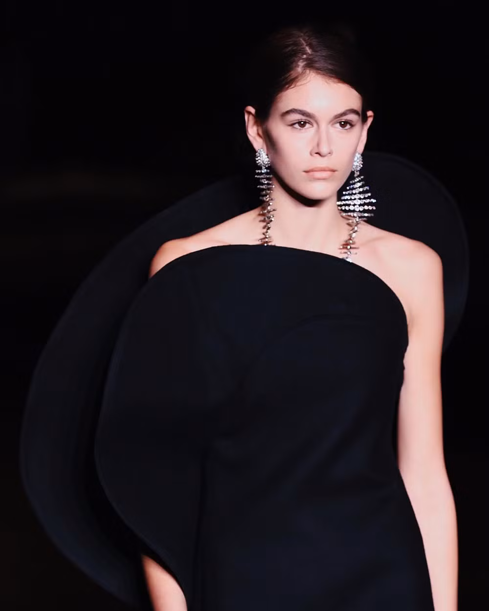 Phong cách siêu chất của dàn sao trên hàng ghế đầu show Saint Laurent ảnh 5