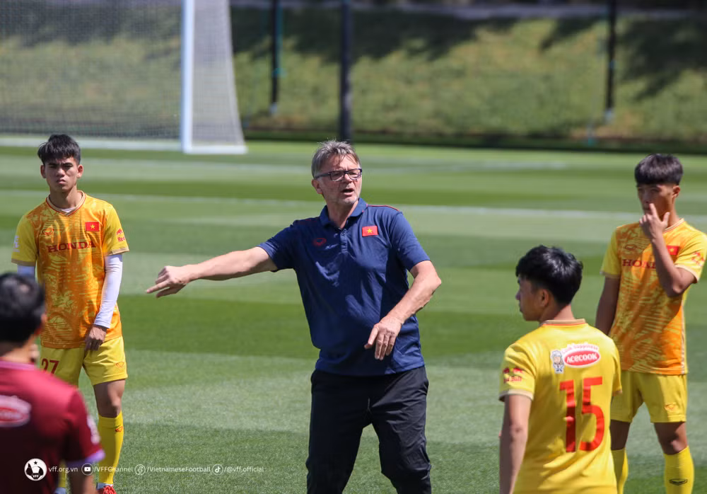 SEA Games 32: HLV Troussier đặt mục tiêu bảo vệ tấm huy chương Vàng ảnh 1