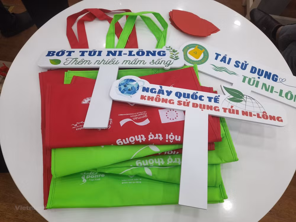 Giảm túi nylon, rác thải nhựa: Hướng tới thói quen tiêu dùng bền vững ảnh 2