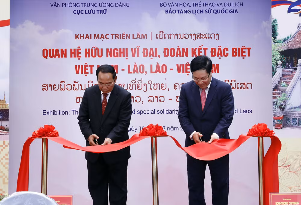Triển lãm quan hệ hữu nghị vĩ đại, đoàn kết đặc biệt Việt-Lào ảnh 2