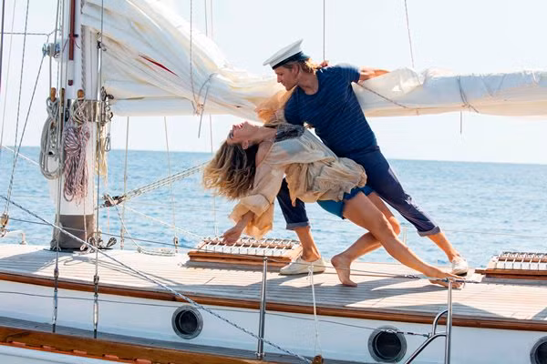 ‘Mamma Mia! Yêu lần nữa’ - Phía sau những ca khúc, vũ điệu sôi động ảnh 5