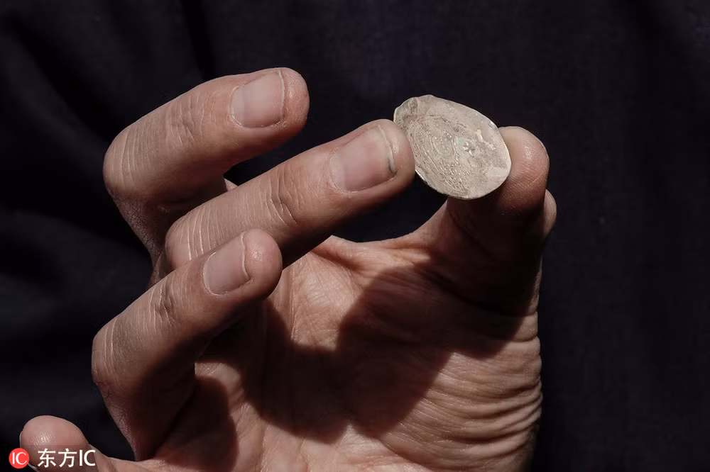 Israel phát hiện đồng tiền xu quý hiếm gần 2.000 năm tuổi ảnh 1