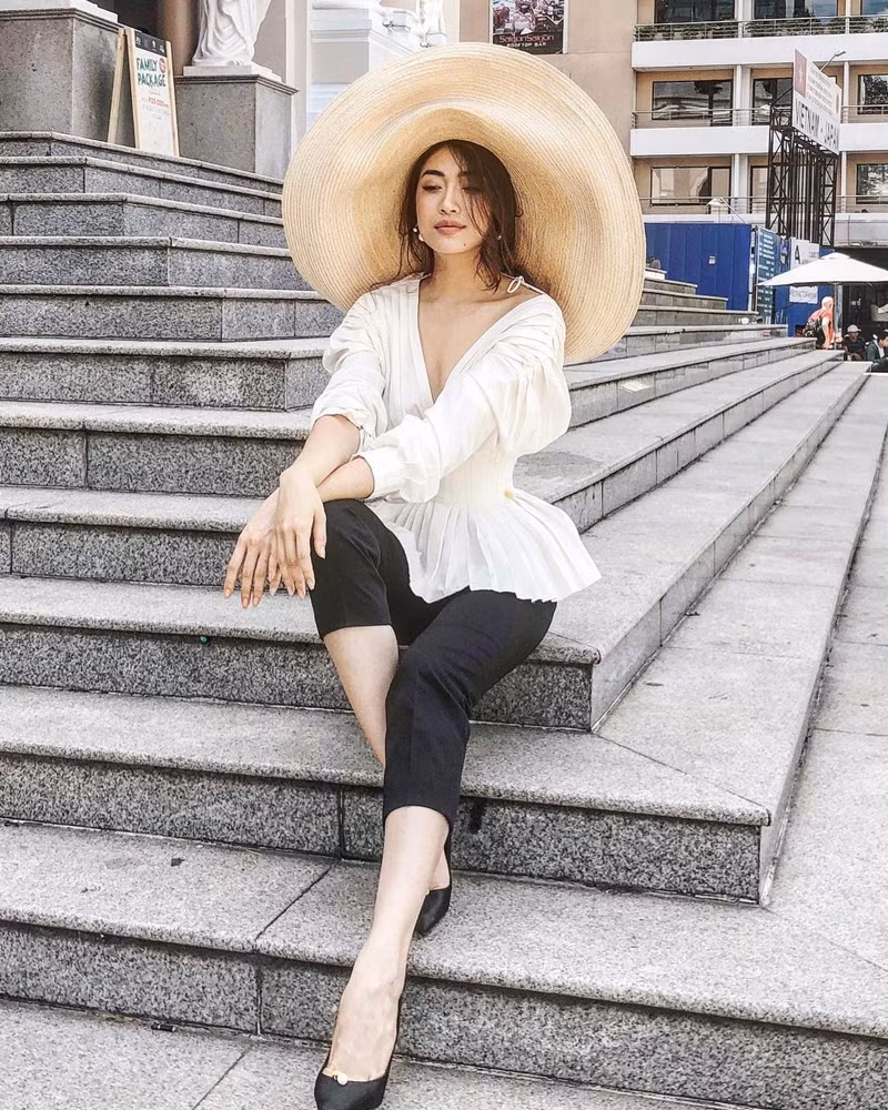 Hồ Ngọc Hà và loạt sao “ướp lạnh” ngày hè với trang phục gợi cảm ảnh 8