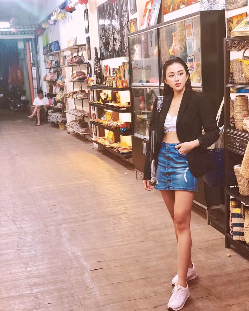 Hồ Ngọc Hà và loạt sao “ướp lạnh” ngày hè với trang phục gợi cảm ảnh 13