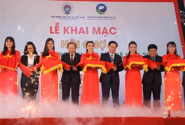 Khai mạc Hội chợ Xúc tiến thương mại hợp tác xã năm 2019 ảnh 1