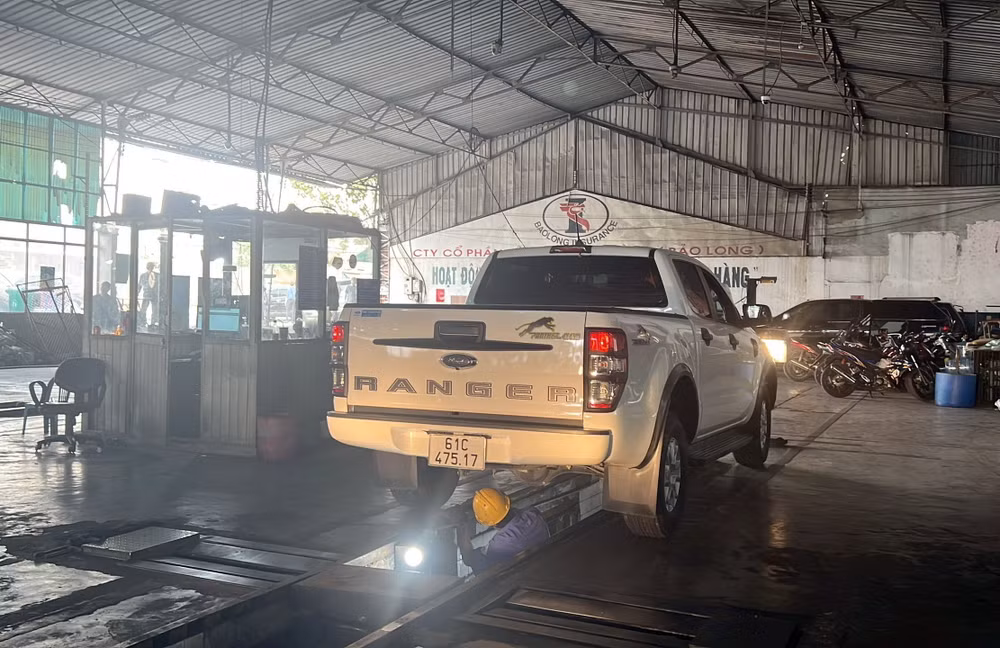 Các trung tâm đăng kiểm tăng giờ làm để giải quyết nhu cầu thực tế ảnh 2
