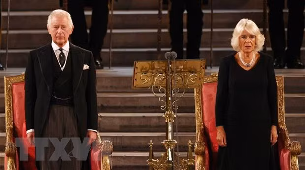 Nhà vua Anh Charles III bắt đầu chuyến thăm chính thức Pháp ảnh 1