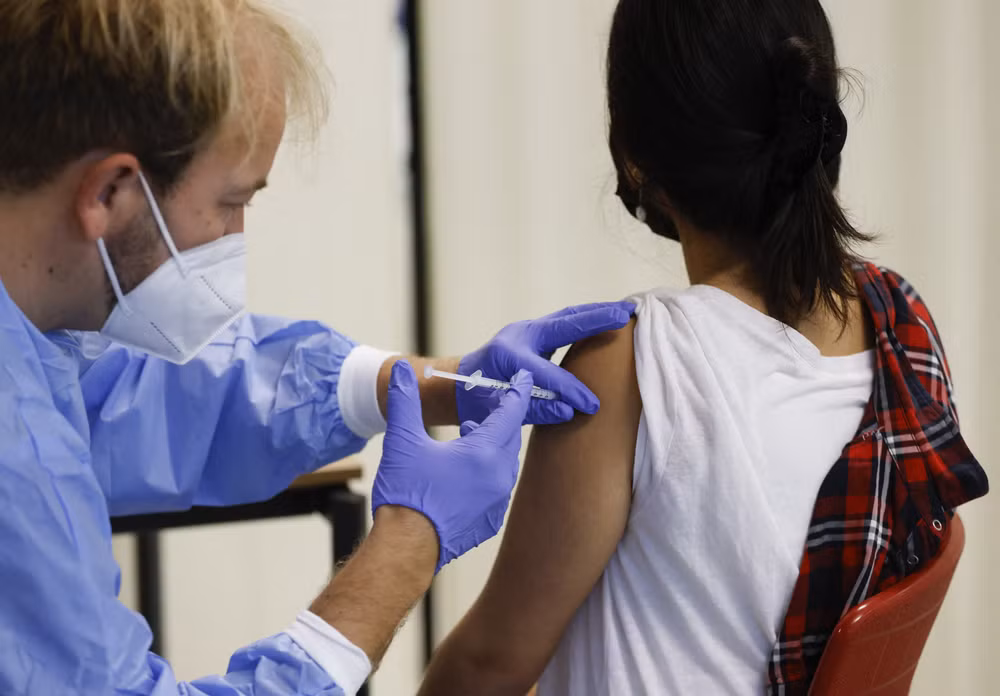 Mũi vaccine thứ 4 ngừa COVID-19 giúp giảm 78% nguy cơ tử vong ảnh 1