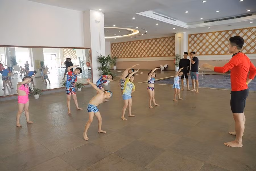 Cư dân nhí trải nghiệm mùa Hè “cực đã” tại bể bơi Vinhomes ảnh 2