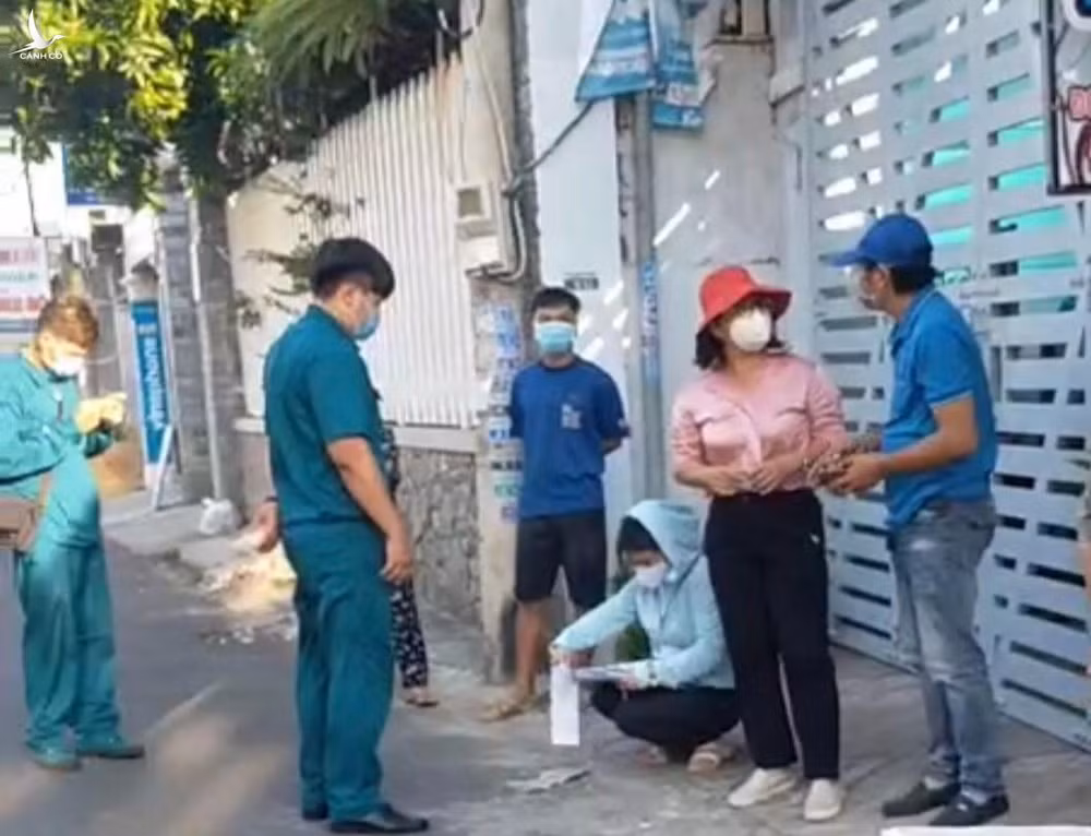 Nữ Bí thư phường tự nhận rút kinh nghiệm vụ tranh cãi với Tổ tuần tra ảnh 1