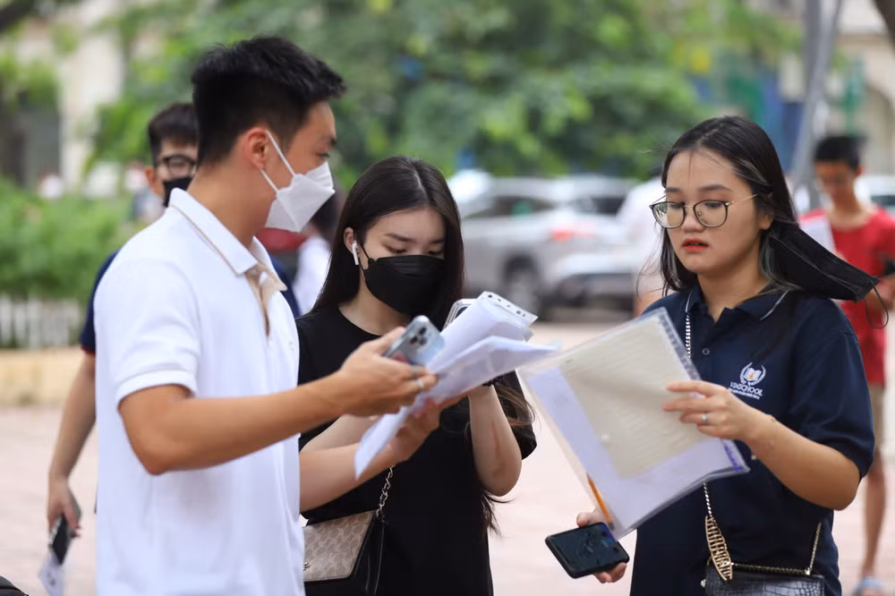 Thi tốt nghiệp THPT 2022: Hà Nội có 3 thủ khoa, 401 bài thi 10 điểm ảnh 1