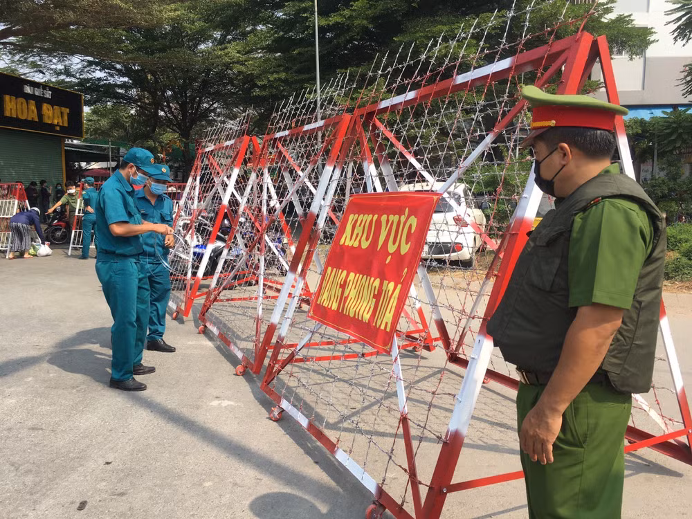 Nhìn lại cuộc chiến chống đại dịch COVID-19 của Việt Nam hơn 1 năm qua ảnh 2