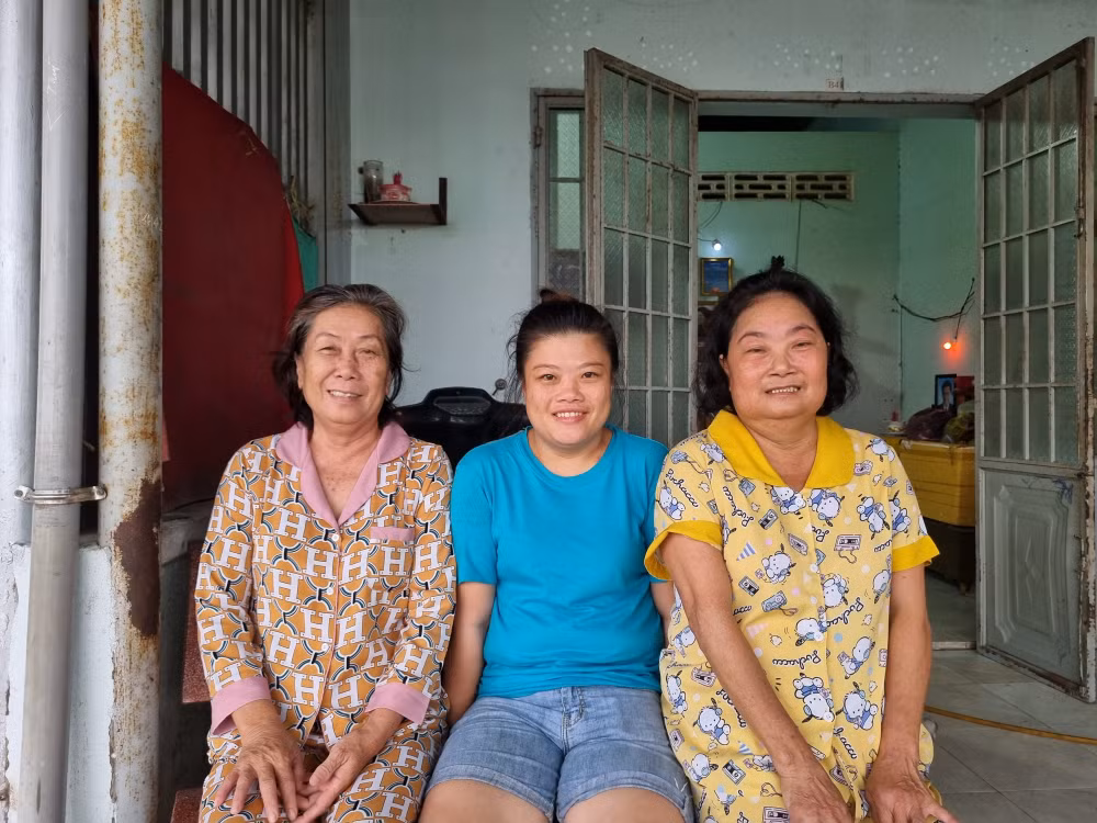 Phan Thi Thuy (55) and her family at POSCO Steel Village.jpg