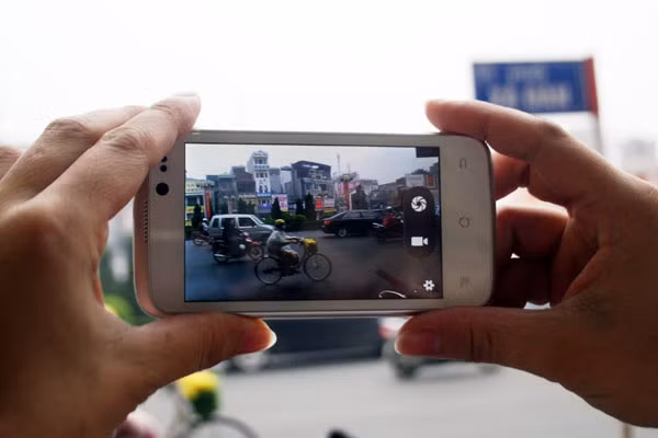 Trải nghiệm thực về smartphone giá rẻ mới nhất của Viettel ảnh 1