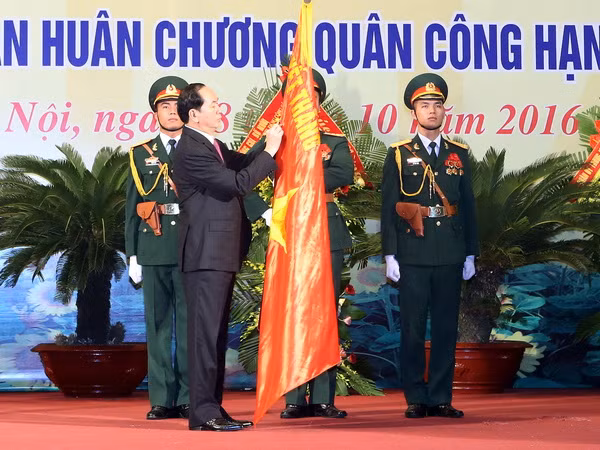 Lực lượng vũ trang Thủ đô đón Huân chương Quân công hạng Nhất ảnh 1