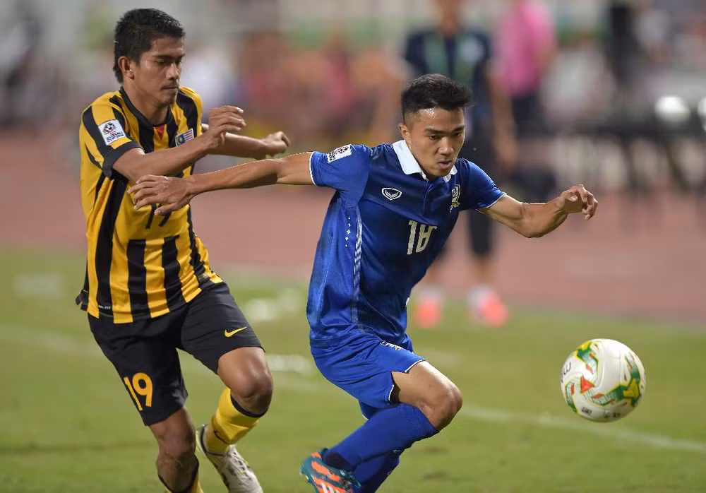 [Video] “Messi Thái” rực sáng, Malaysia thảm bại ở Rajamangala ảnh 1