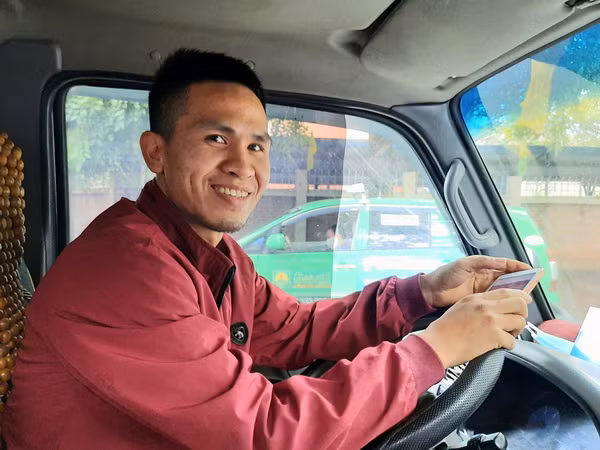 Thủ tướng gửi thư khen thanh niên cứu cháu bé rơi từ tầng 12A ảnh 1