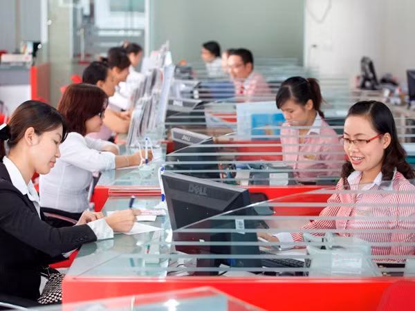 Ngân hàng giảm lãi suất huy động: Liệu có thành xu hướng ở cuối năm? ảnh 1