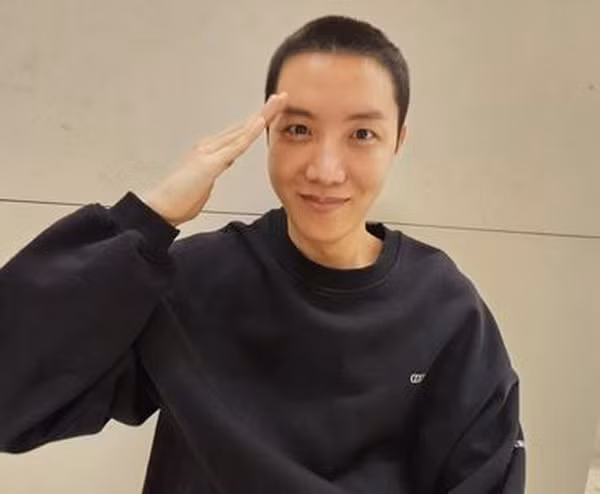 Thành viên J-Hope của nhóm BTS bắt đầu nhập ngũ từ ngày 18/4 ảnh 1