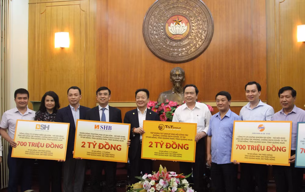 Bảo hiểm BSH ủng hộ 700 triệu đồng hỗ trợ miền Trung chống COVID-19 ảnh 2