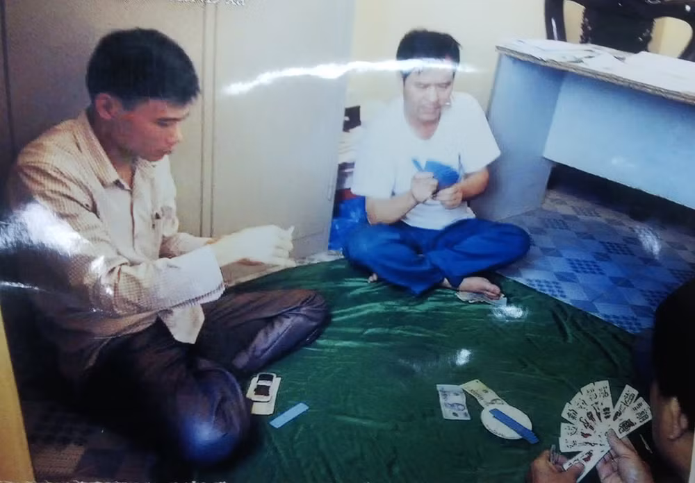 Hà Nội: Nghi vấn cán bộ xã đánh bạc trong trụ sở làm việc? ảnh 1