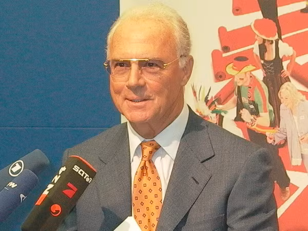"Hoàng đế" Beckenbauer bị hỏi thăm về nghi án hối lộ của Qatar ảnh 1