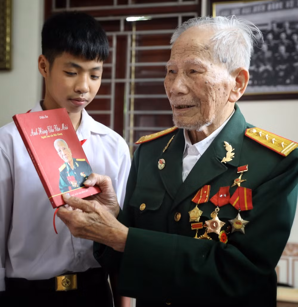 ttxvn_anh hung Chu van Mui2.jpg