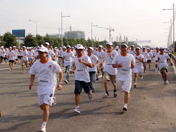 4.500 công nhân dệt may chạy bộ vì sức khỏe và an toàn lao động ảnh 1