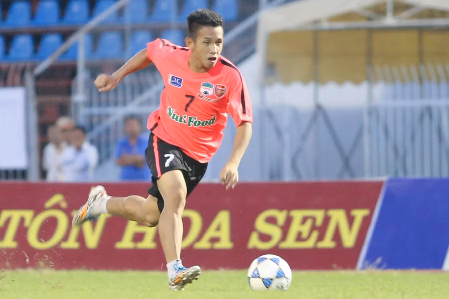 [Photo] U19 Việt Nam ‘nội chiến’ học viện HAGL JMG tại Cần Thơ ảnh 5
