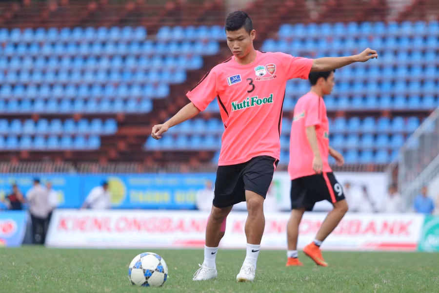 [Photo] U19 Việt Nam ‘nội chiến’ học viện HAGL JMG tại Cần Thơ ảnh 2