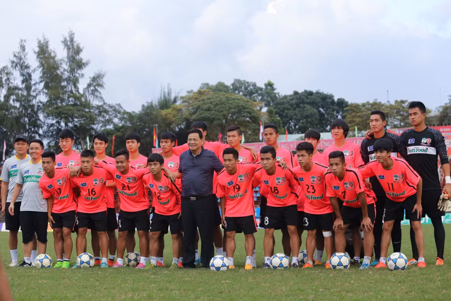 [Photo] U19 Việt Nam ‘nội chiến’ học viện HAGL JMG tại Cần Thơ ảnh 1