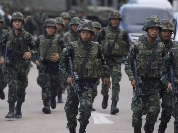 Quân đội Thái Lan áp đặt lệnh giới nghiêm trên cả nước ảnh 1