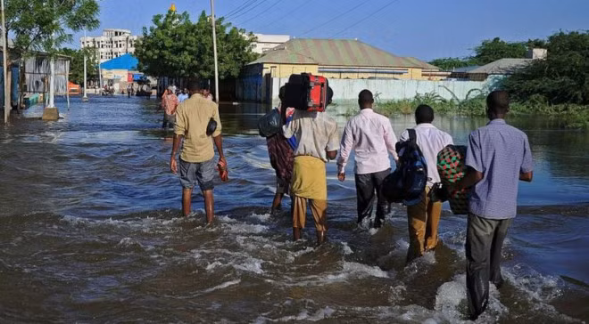 200.000 người phải sơ tán do lũ lụt ở miền Trung Somalia ảnh 1