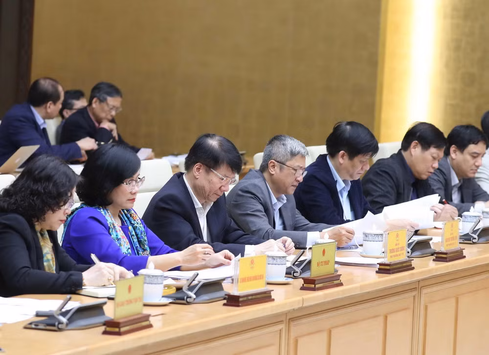 Thủ tướng: Kiên quyết nhưng bình tĩnh trong chống dịch COVID-19 ảnh 1