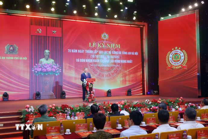 Tổng Bí thư, Chủ tịch nước Tô Lâm phát biểu chúc mừng Câu lạc bộ bóng đá Công an Hà Nội. (Ảnh: Phạm Kiên/TTXVN)
