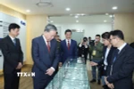 Tổng Bí thư Tô Lâm thăm Công ty trách nhiệm hữu hạn Amkor Technology Việt Nam (vốn Hàn Quốc) tại Khu Công nghiệp Yên Phong II-C, tỉnh Bắc Ninh. (Ảnh: Thống Nhất/TTXVN)