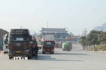 Phương tiện xuất nhập khẩu hàng hóa trong khu vực cửa khẩu quốc tế Hữu Nghị, Lạng Sơn. (Ảnh: Quang Duy/TTXVN)