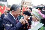 Tổng Bí thư Tô Lâm với nhân dân các dân tộc tỉnh Cao Bằng. (Ảnh: Thống Nhất/TTXVN)