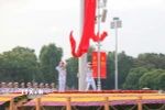 Quốc kỳ được kéo lên trên Quảng trường Ba Đình. (Ảnh minh họa: Hoàng Hiếu/TTXVN)