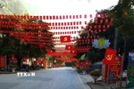 Không khí rực rỡ cờ hoa tại trung tâm xã Bắc Mê, chào mừng Đại hội Đảng bộ tỉnh Tuyên Quang lần thứ nhất, nhiệm kỳ 2025-2030. (Ảnh: TTXVN phát)