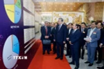 Tổng Bí thư Tô Lâm tham quan không gian trưng bày thành tựu chuyển đổi số trong báo chí. (Ảnh: Thống Nhất/TTXVN)