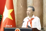 Tổng Bí thư, Chủ tịch nước Tô Lâm với các Đội viên tiêu biểu toàn quốc. (Ảnh: Thống Nhất/TTXVN)