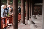 Du khách quốc tế tham quan khu nhà bia lưu danh các tiến sỹ tại Văn Miếu-Quốc Tử Giám. (Ảnh: Hoàng Hiếu/TTXVN)