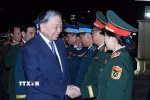 Tổng Bí thư Tô Lâm với lãnh đạo Bộ Quốc phòng và Quân chủng Phòng không-Không quân. (Ảnh: Thống Nhất/TTXVN)