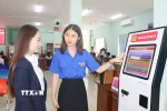Người dân được hướng dẫn tận tình khi đến giải quyết thủ tục hành chính tại Trung tâm Phục vụ Hành chính công xã Bù Đăng, tỉnh Đồng Nai. (Ảnh: Nhật Bình/TTXVN)