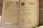Bản sao cuốn nhật ký của cựu phóng viên chiến trường Nghiêm Sĩ Thái được phía Hoa Kỳ trao lại. (Ảnh Chu Quốc Hùng/TTXVN)