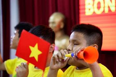 Thành phố Hồ Chí Minh: Khán giả nhí “xem” bóng đá bằng tai với tình yêu Tổ quốc